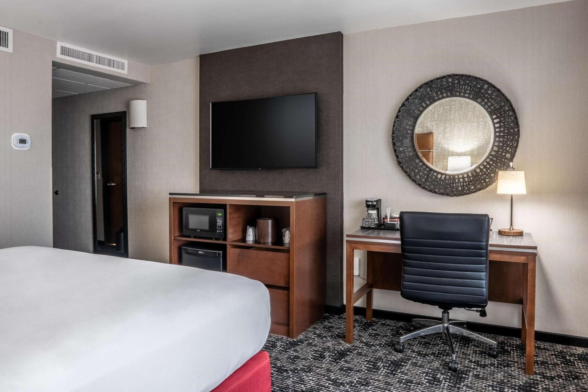Drury Plaza Hotel College Station Exterior photo